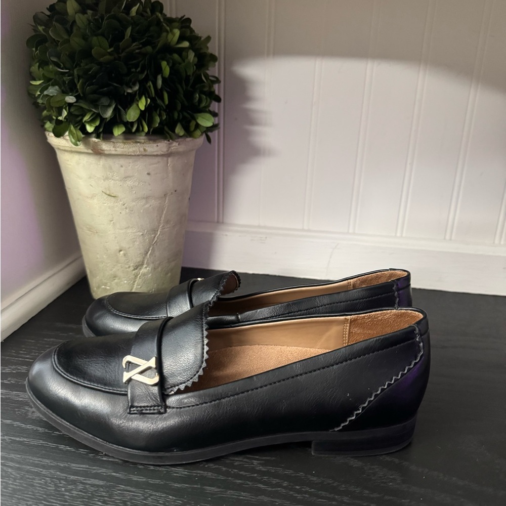 Women's Naturalizer Black Loafers - Picture 3 of 13